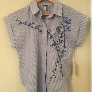 NEW FLORAL BUTTON UP! Pin stripped w/ flowers!